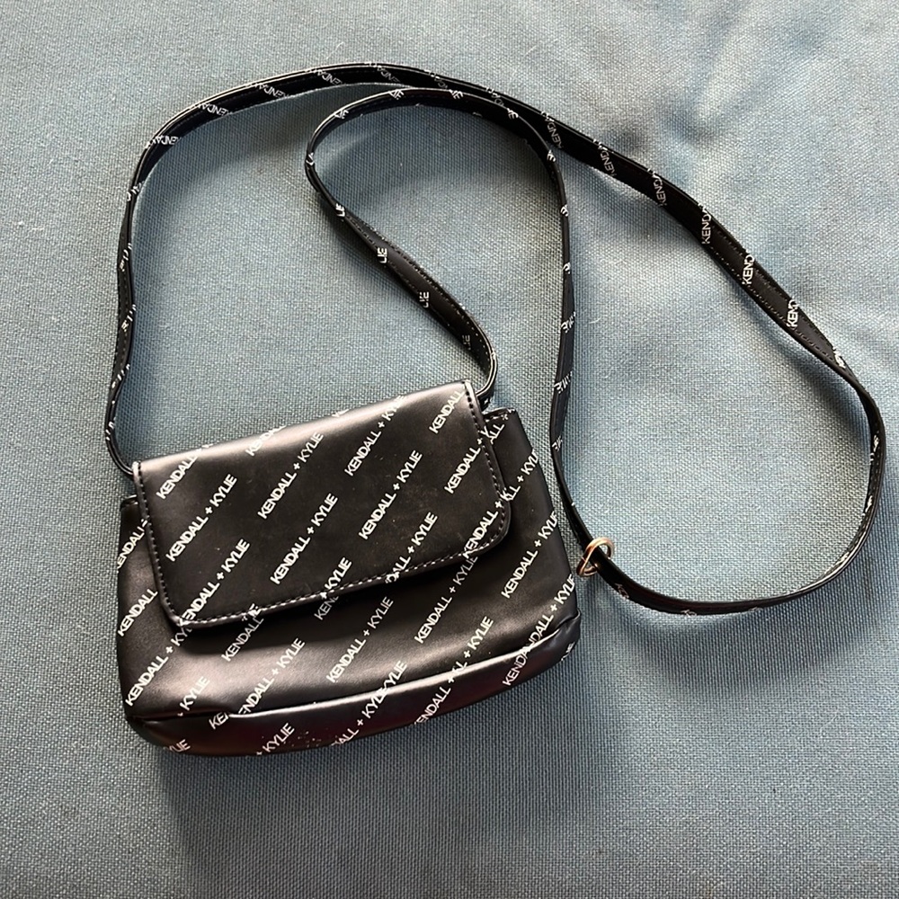 KENDALL + KYLIE SMALL CROSSBODY BAG